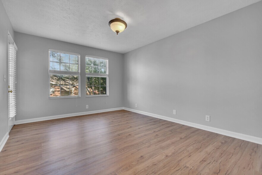 Master Bedroom - 151 N Timber Dr