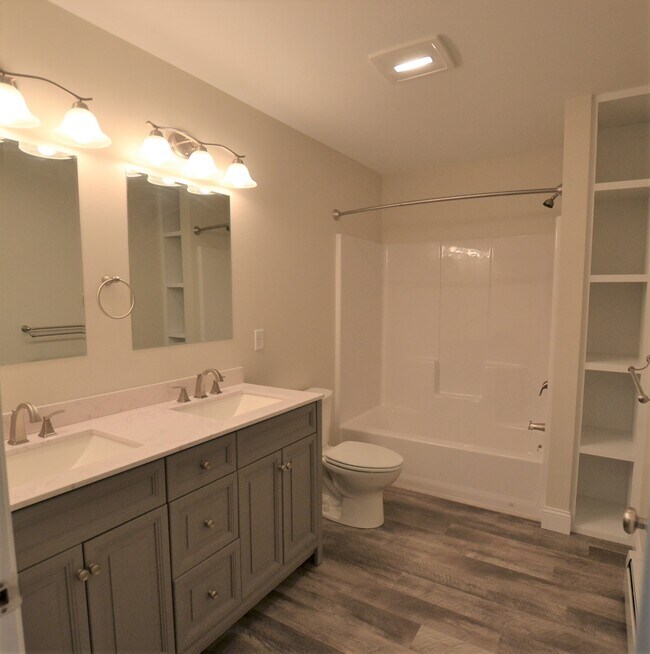 Upstairs bath - 450 Brewer Lake Rd