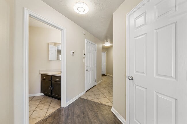 Building Photo - 10483 Sage Vista Way