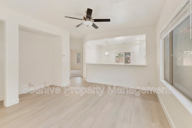 Building Photo - 220 N 110th St