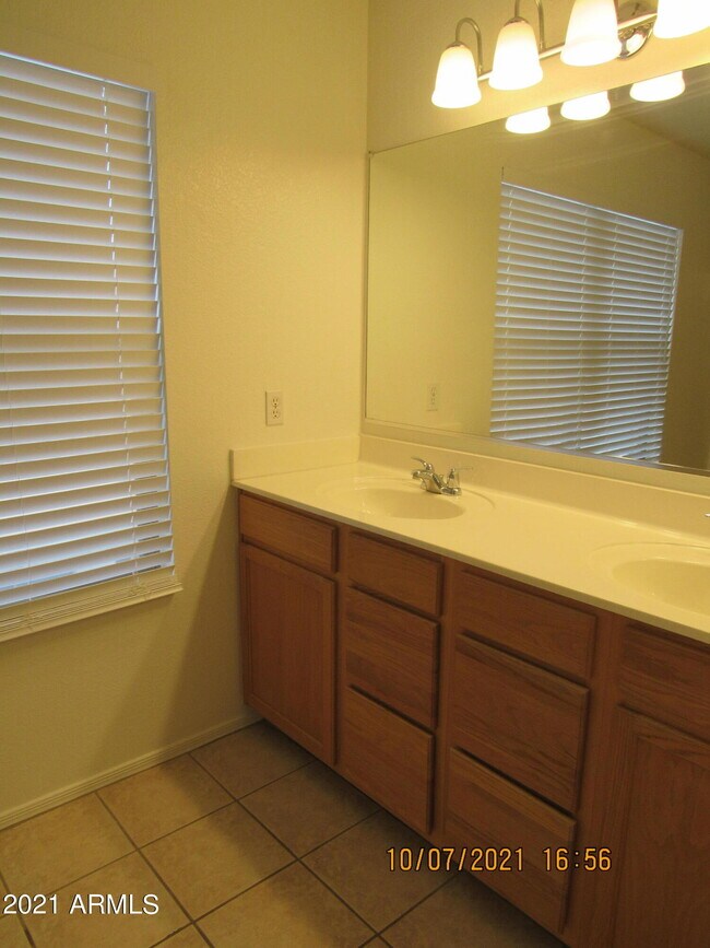 Building Photo - 2311 E Hazeltine Way