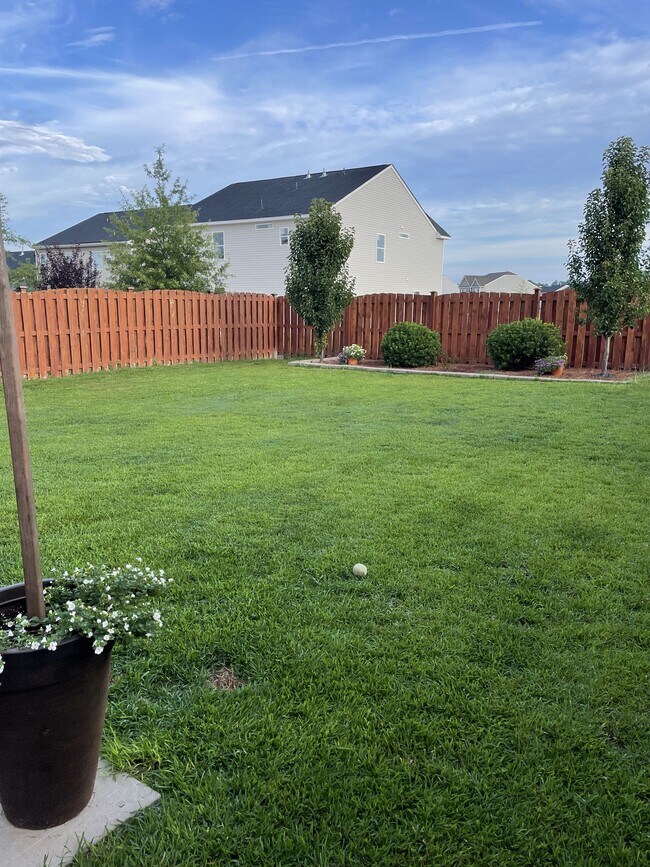 Building Photo - 108 Jersey Ln