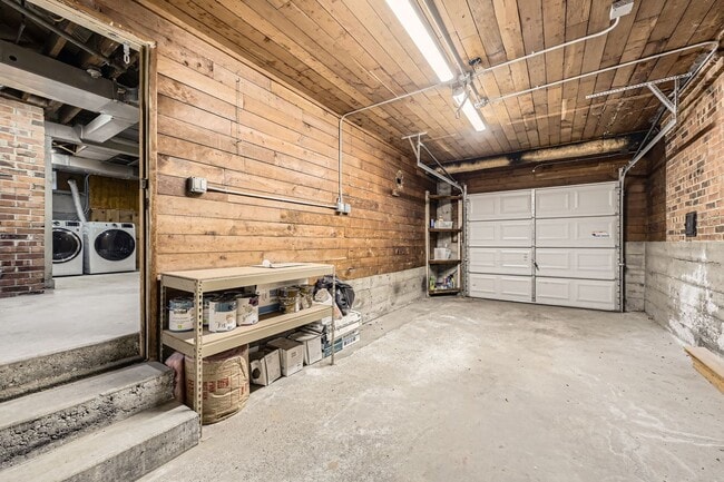 Building Photo - Updated 2bed/1bath Home with Attached Garage in Fremont!!