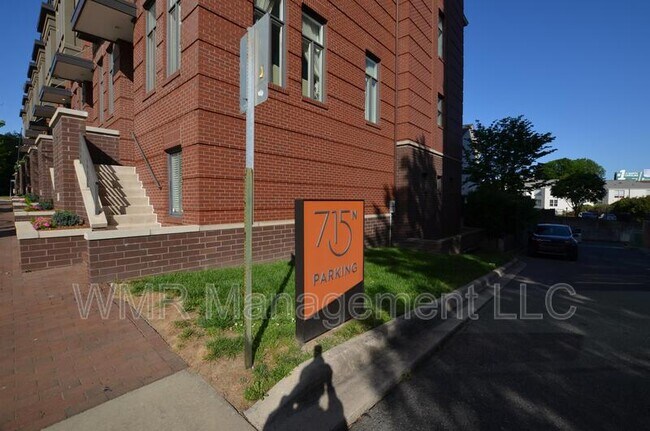 Building Photo - 715 N Church St