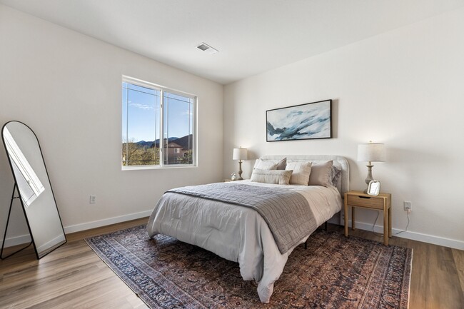 Building Photo - 8456 S Hoyt Way