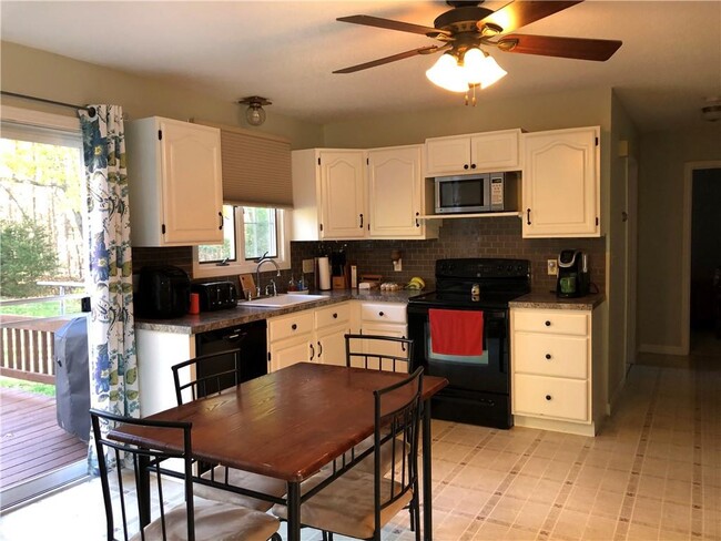 Building Photo - 161 Hines Rd