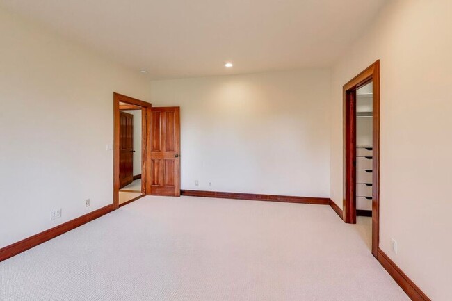 Building Photo - 28 Meadow Rd