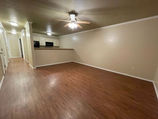 Building Photo - 2755 Oakview Rd