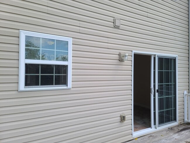 Building Photo - 3 Bedroom Townhome for Rent in Waynesboro