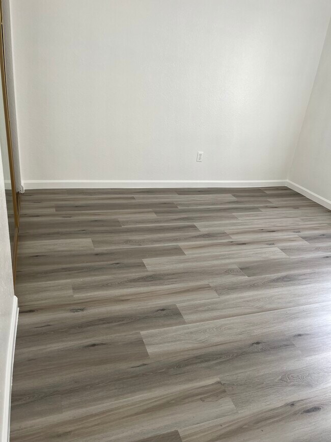 Building Photo - 5078 Spencer St