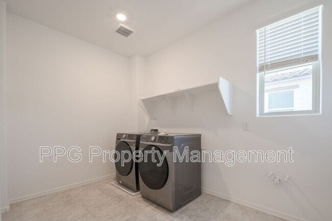 Building Photo - 11988 N 169th Ave