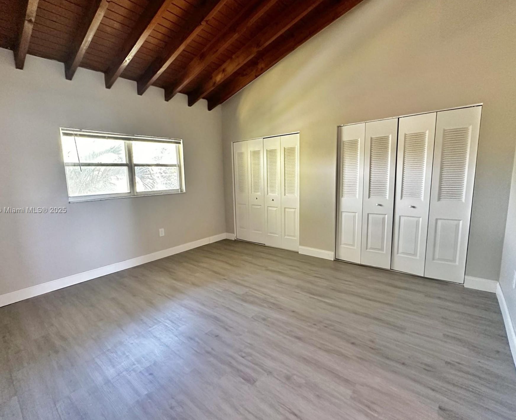 Building Photo - 9009 NE 4th Avenue Rd