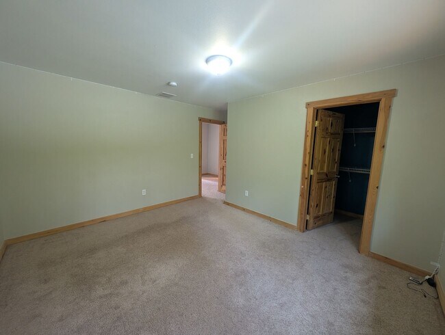 Building Photo - Spacious 4BR Home Near Sacheen & Davis Lake