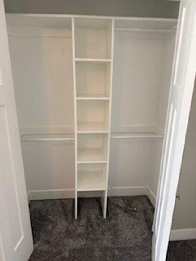 Building Photo - Marvelous