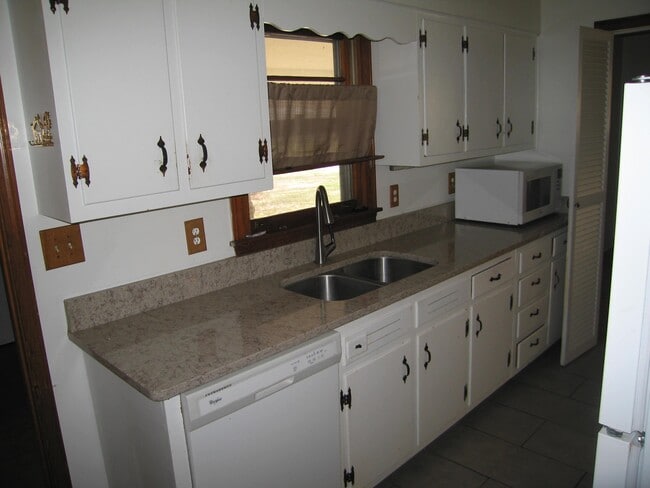 Building Photo - 5055 Howard Pl