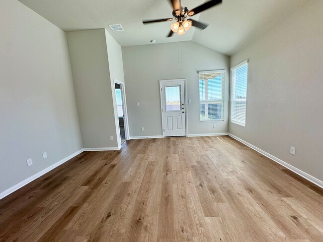 Building Photo - Stunning 3x2 Luxury Duplex in Buda, TX!