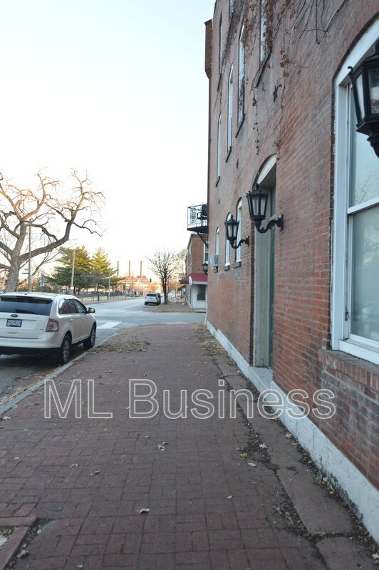Building Photo - 812 Lafayette Ave