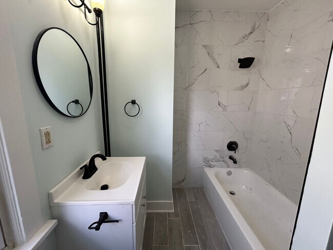 Building Photo - Washington Street