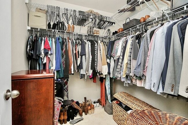 Building Photo - Beautiful Corner Lot 3BD/2.5BA w/ Fenced Yard