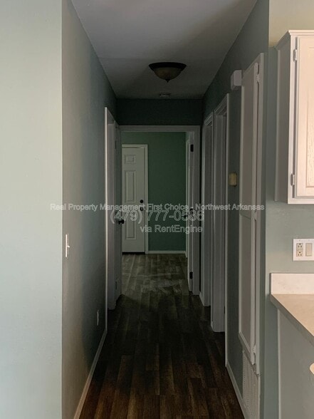 Building Photo - 205 W Parks St