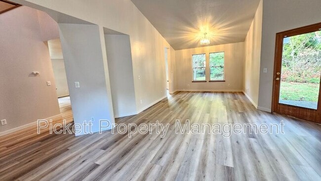 Building Photo - 4755 NW Hosman Cir