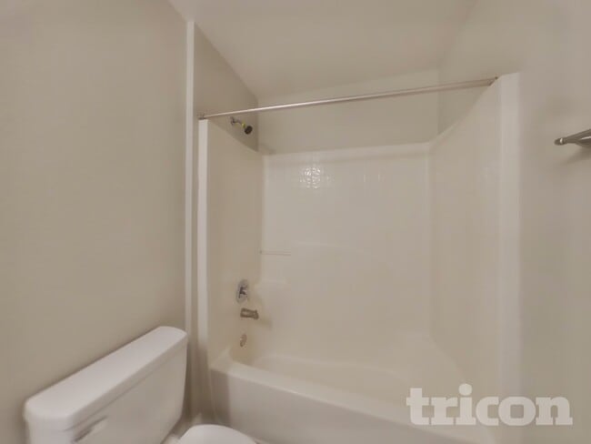 Building Photo - 426 Elgin Blvd