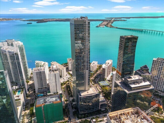 Building Photo - 1425 Brickell Ave