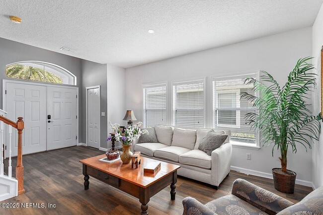 Building Photo - 129 Thornloe Dr