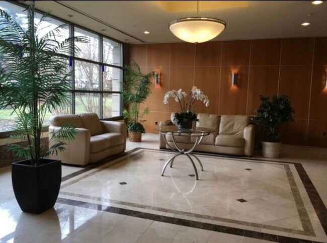 Building Photo - 60 Parkway Dr E
