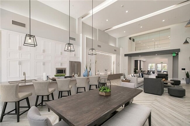 Building Photo - 2174 Scholarship