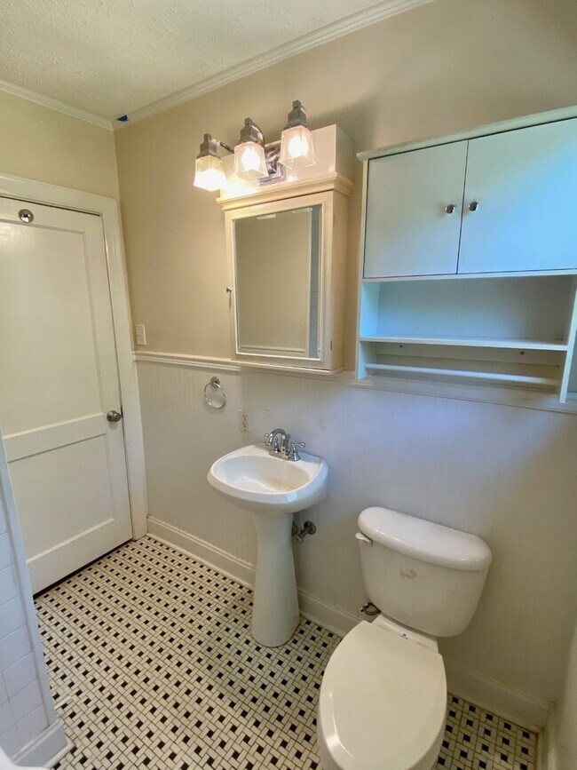 Building Photo - 109 Kreswell Cir