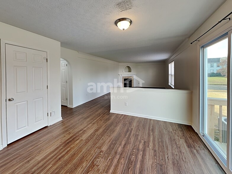 Building Photo - 125 Simsbury Ct