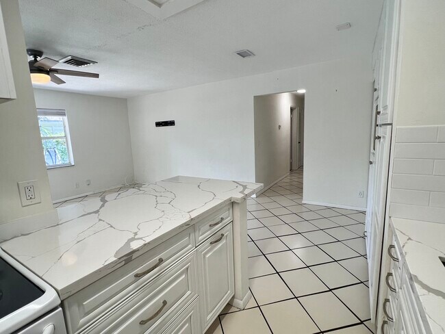 Building Photo - 3001 Albatross Rd