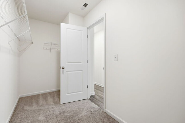 Building Photo - 307 Spaight Acrs Wy