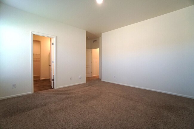 Building Photo - 6214 Meadowbank Ln