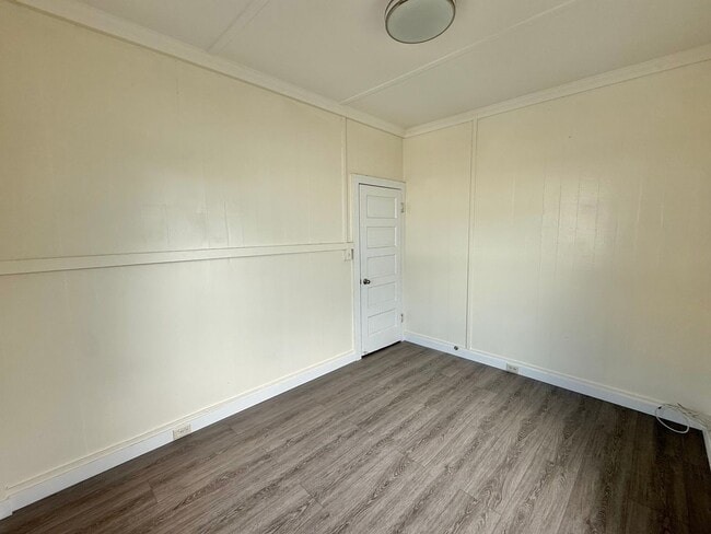 Building Photo - Newly Upgraded 2 Bedroom / 1 Bathroom House in Wailuku! Pet friendly!