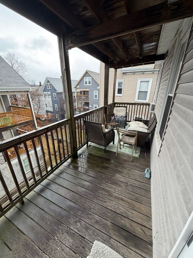 Building Photo - 122 Hillside St