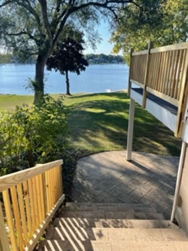 Building Photo - Lake Oakland Lakefront Home - 3 Bedroom 2 ...