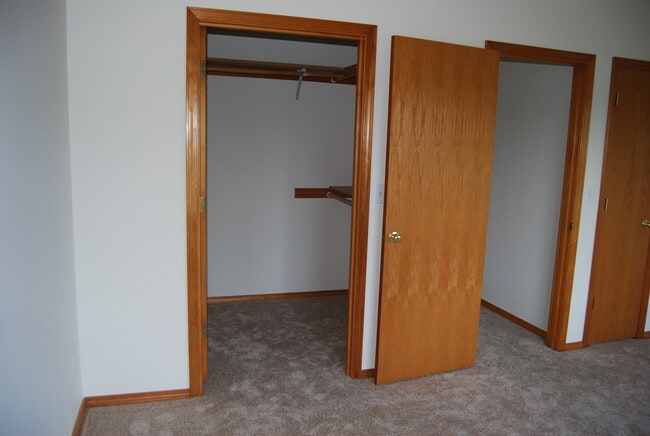 Building Photo - HAD253
