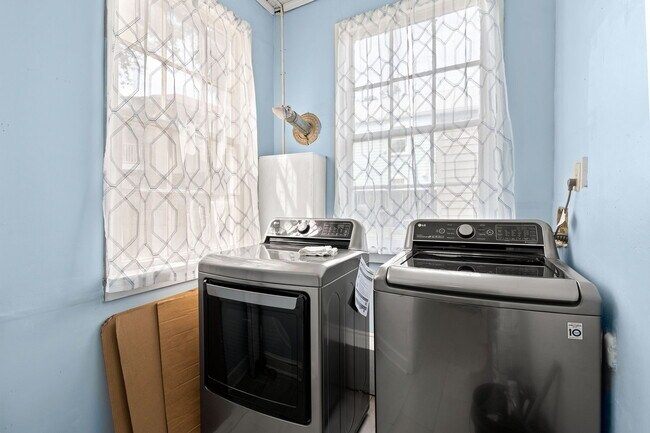 Building Photo - 335 Ashley Ave