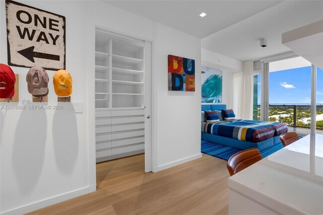 Building Photo - 360 Ocean Dr