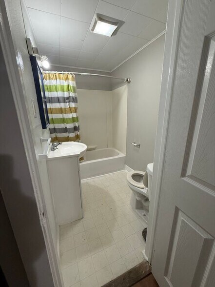 Building Photo - 395 Hephzibah Hill Rd