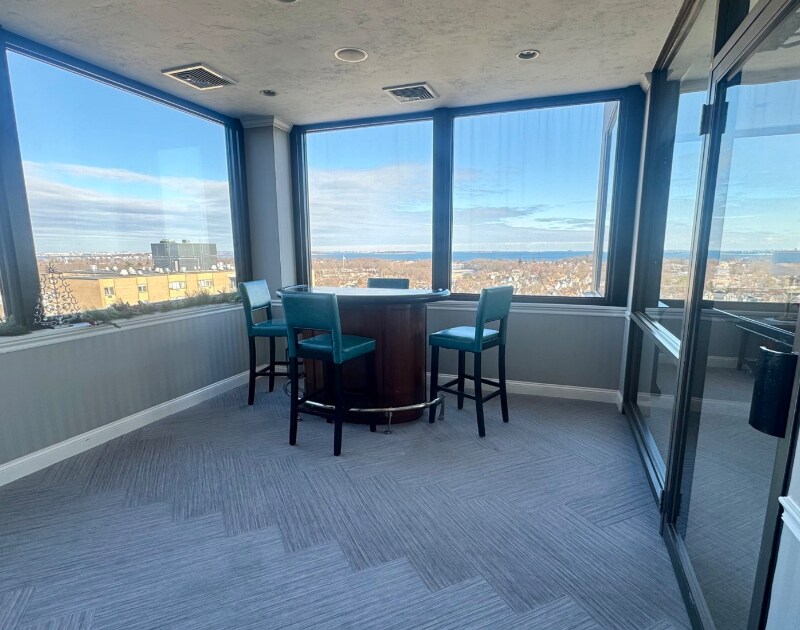 Building Photo - 77 Adams St