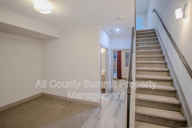 Building Photo - 1567 King St