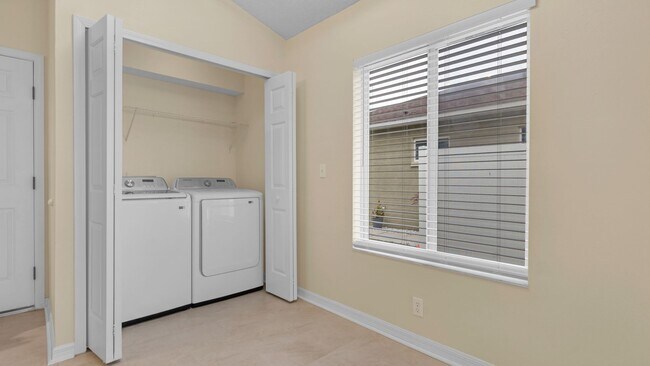 Building Photo - Single Story 3 bedroom 2 bathroom rental h...