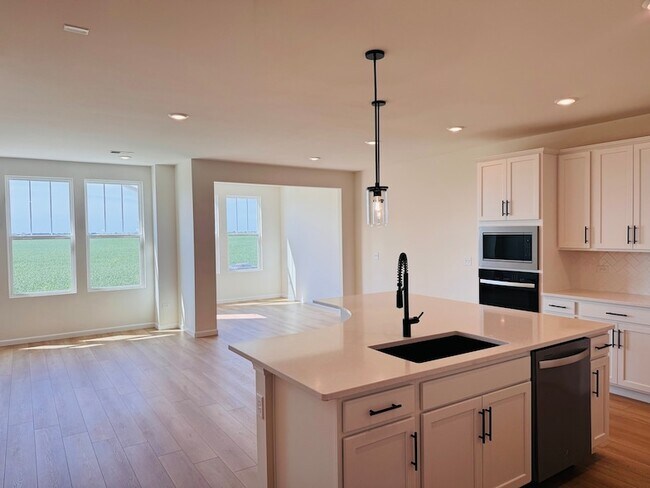 Building Photo - 2177 Ryegrass Ln