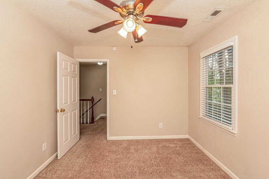 Building Photo - 1405 E Stonemason Dr