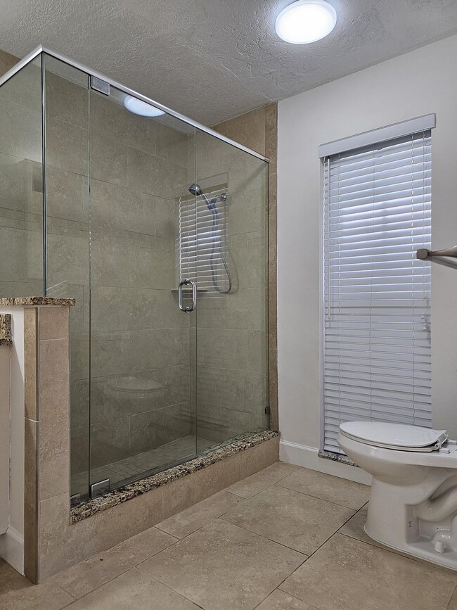 Building Photo - 435 Pine Villa Dr
