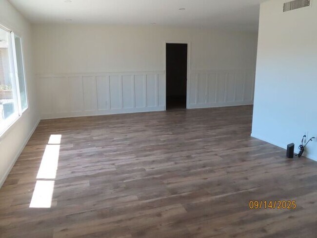 Building Photo - Heather ****$500 Off 1st Month Rent****