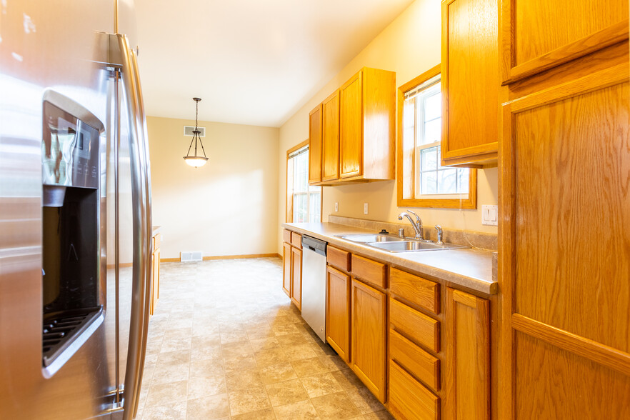 Building Photo - 3745 Maple Grove Dr